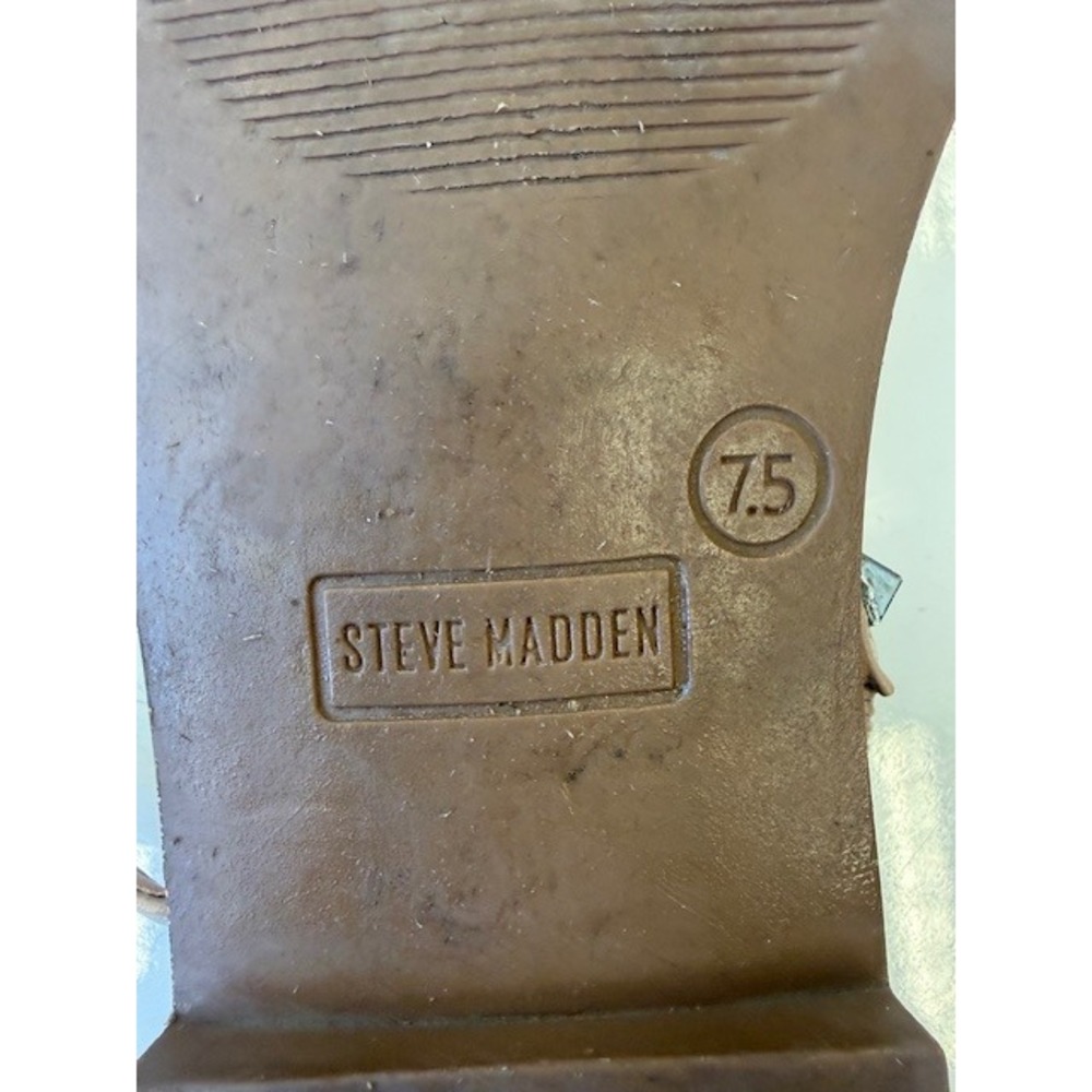 Steve Madden Skyler Studded Gladiator Sandals 7.5 Tan Silver Pyramid Stud Flat - Picture 6 of 8